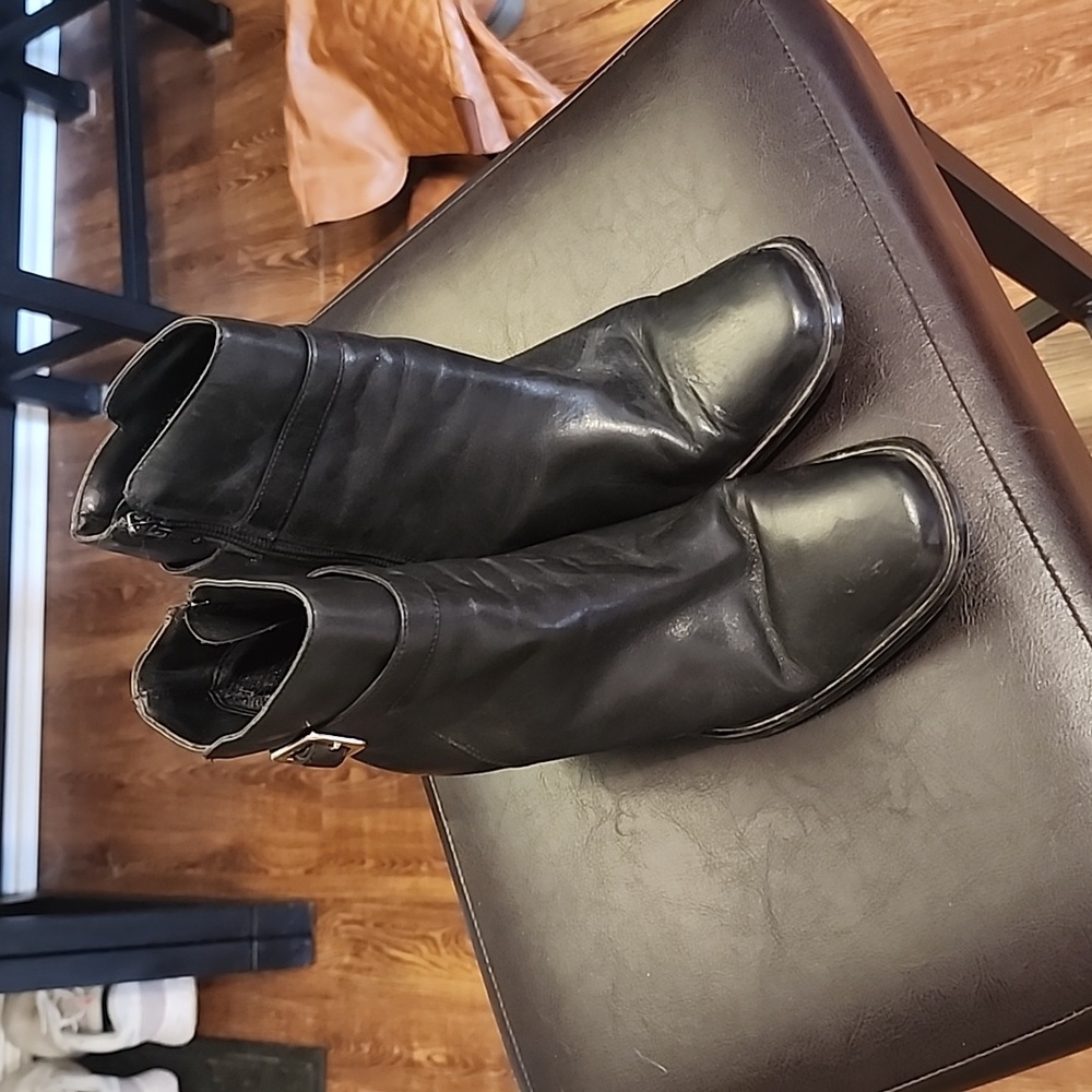 Karen Scott size 7.5 wide. Black leather